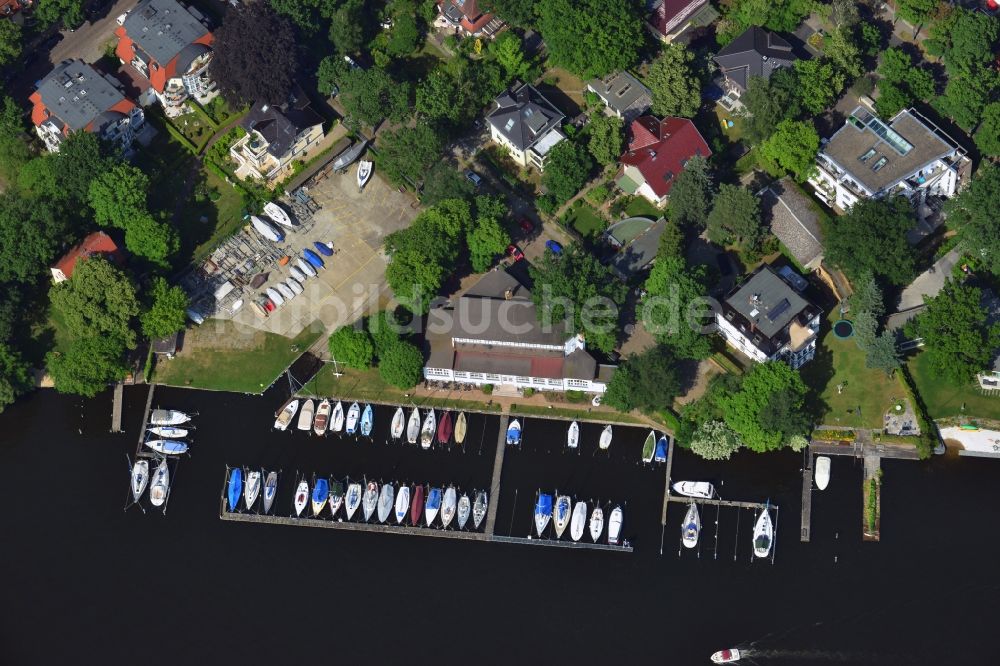 Luftaufnahme Berlin Treptow Köpenick - Yachtclub Wendenschloss e.V. am Ufer der Dahme in Berlin-Treptow-Köpenick