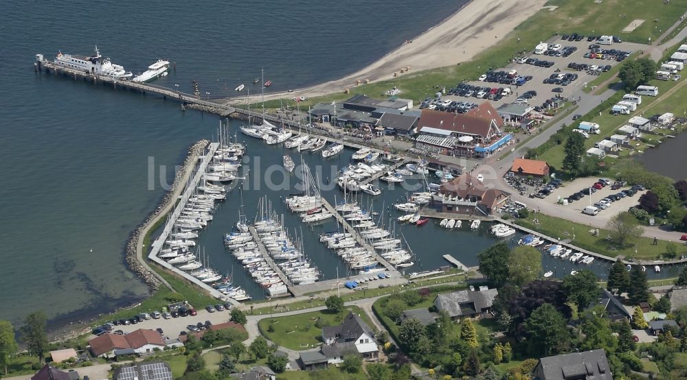 Luftaufnahme Langballig - Yachthafen mit Bootsliegeplätzen am Uferbereich Langballigau in Langballig im Bundesland Schleswig-Holstein