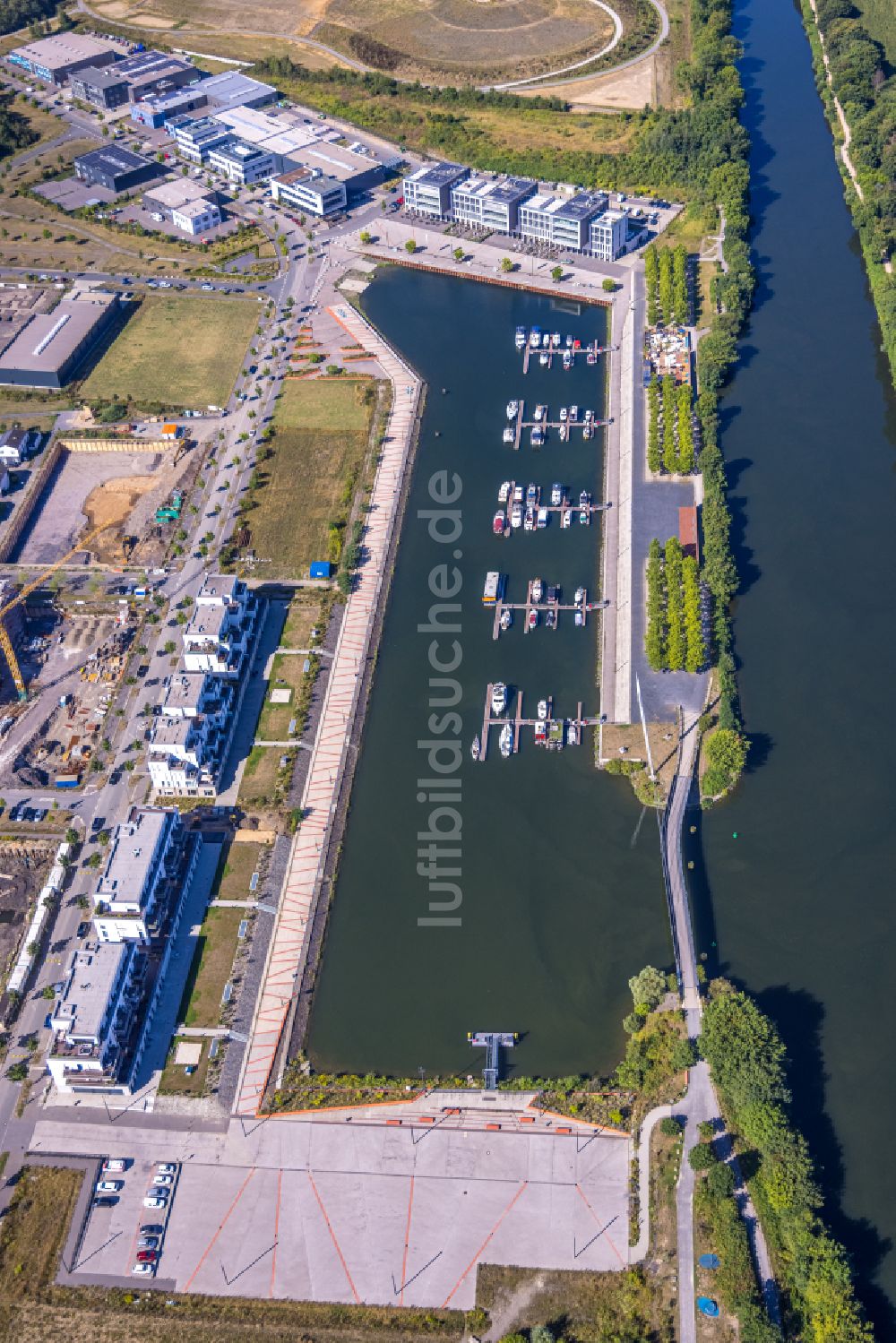 Gelsenkirchen von oben - Yachthafen mit Bootsliegeplätzen am Uferbereich des Rhein-Herne-Kanal in Gelsenkirchen im Bundesland Nordrhein-Westfalen