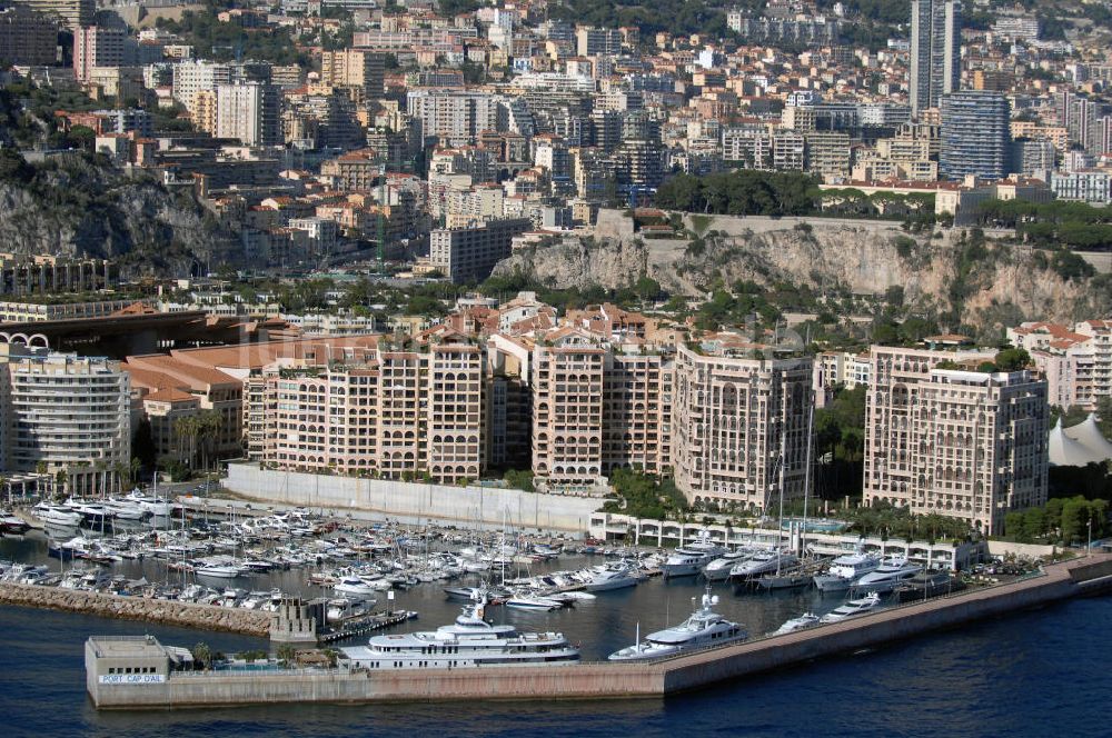 Monaco aus der Vogelperspektive: Yachthafen, Fußballstadion und das Seaside Plaza von Monaco