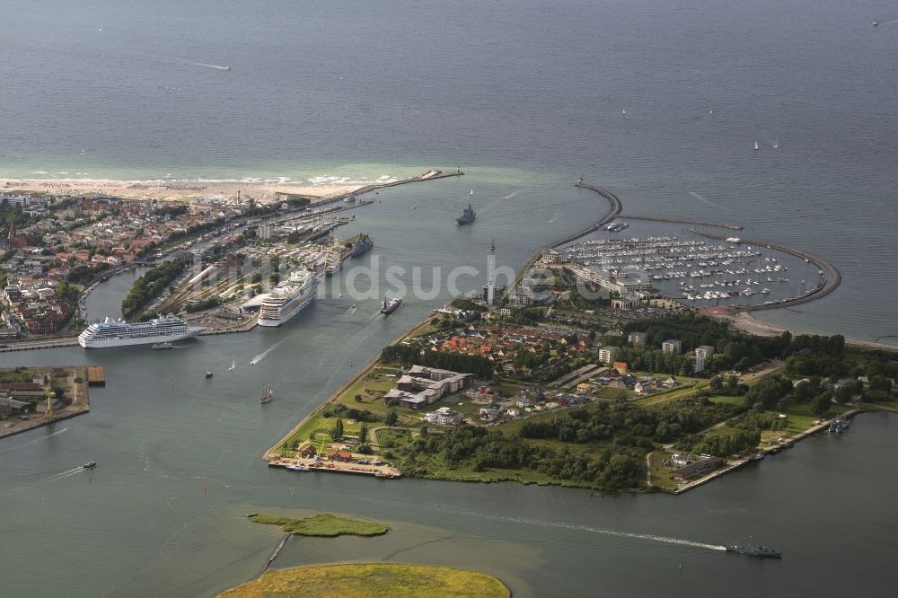 Luftaufnahme Rostock Hohe Dühne - Yachthafen Hohe Düne mit der gleichnamigen Yachthafenresidenz an der Ostsee - Küste im Bundesland Mecklenburg-Vorpommern