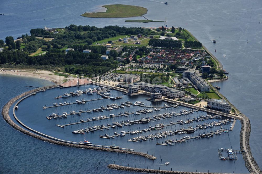 Rostock Hohe Dühne aus der Vogelperspektive: Yachthafen Hohe Düne mit der gleichnamigen Yachthafenresidenz an der Ostseeküste