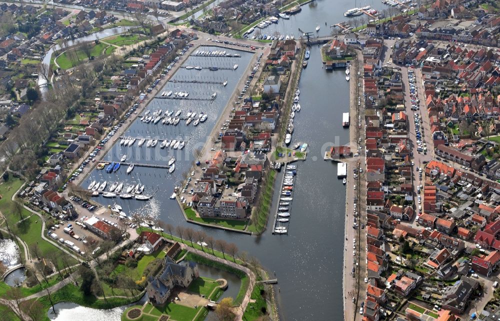 Medemblik aus der Vogelperspektive: Yachthafen in Medemblik in Noord-Holland, Niederlande