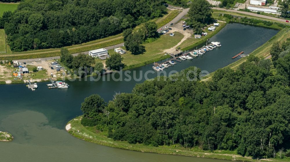 Luftbild Wörth am Rhein - Yachthafen und Schiffs- Anlegestellen am Hafenbecken des Rheinhafen Maximiliansau mit CJD Maximiliansau in Wörth am Rhein im Bundesland Rheinland-Pfalz, Deutschland