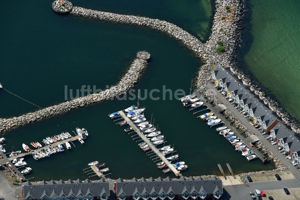 Luftbild Hasle - Yachthafen mit Sportboot- Anlegestellen und Bootsliegeplätzen am Uferbereich der Ostsee in Hasle in Hovedstaden, Dänemark