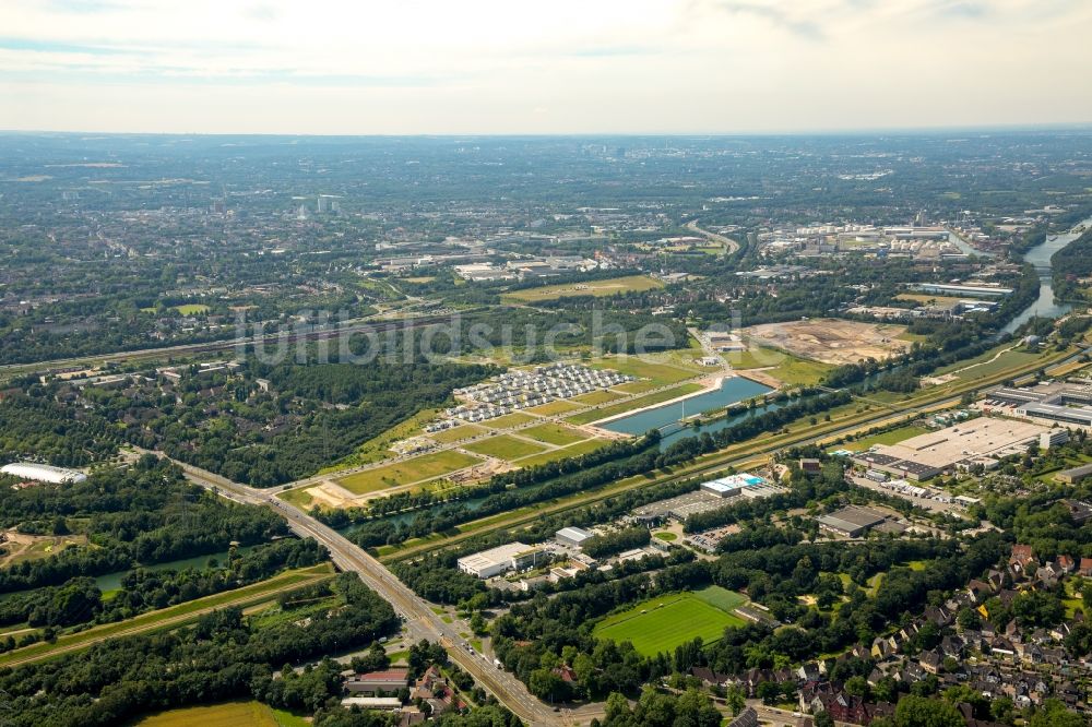 Gelsenkirchen von oben - Yachthafen mit Sportboot- Anlegestellen und Bootsliegeplätzen am Uferbereich des Rhein-Herne-Kanal in Gelsenkirchen im Bundesland Nordrhein-Westfalen