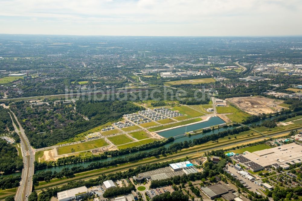 Gelsenkirchen aus der Vogelperspektive: Yachthafen mit Sportboot- Anlegestellen und Bootsliegeplätzen am Uferbereich des Rhein-Herne-Kanal in Gelsenkirchen im Bundesland Nordrhein-Westfalen