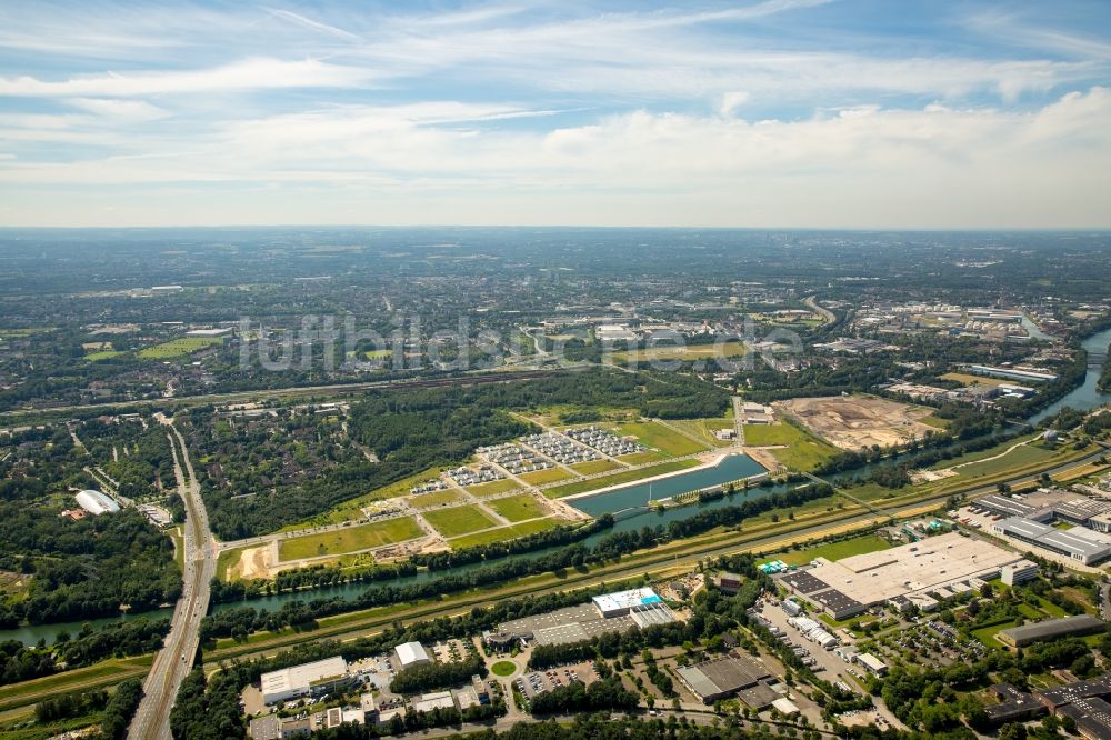 Luftbild Gelsenkirchen - Yachthafen mit Sportboot- Anlegestellen und Bootsliegeplätzen am Uferbereich des Rhein-Herne-Kanal in Gelsenkirchen im Bundesland Nordrhein-Westfalen