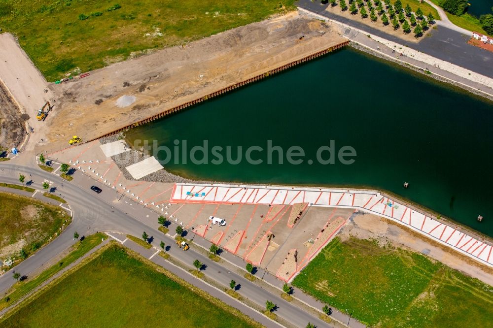 Gelsenkirchen aus der Vogelperspektive: Yachthafen mit Sportboot- Anlegestellen und Bootsliegeplätzen am Uferbereich des Rhein-Herne-Kanal in Gelsenkirchen im Bundesland Nordrhein-Westfalen