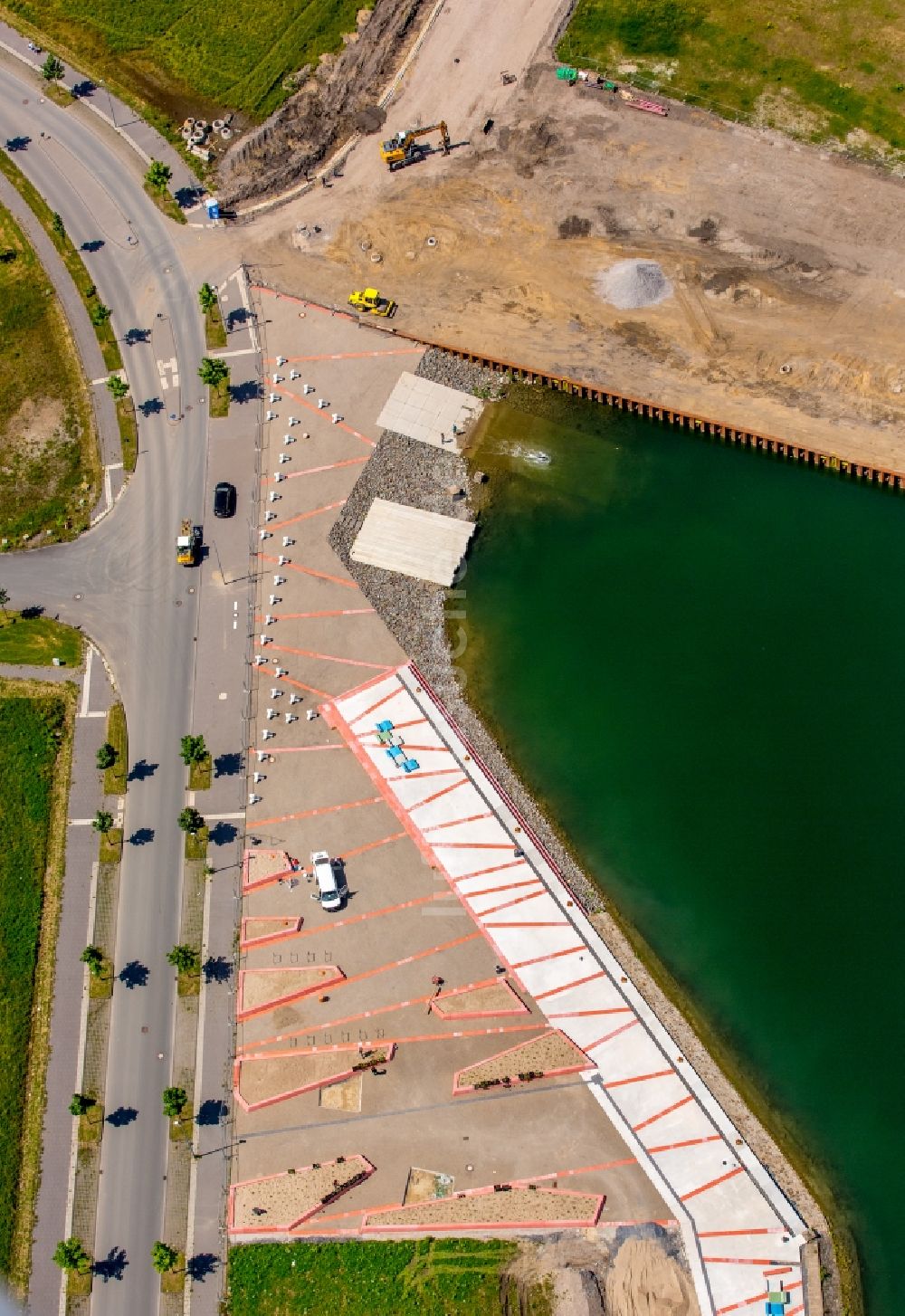 Luftbild Gelsenkirchen - Yachthafen mit Sportboot- Anlegestellen und Bootsliegeplätzen am Uferbereich des Rhein-Herne-Kanal in Gelsenkirchen im Bundesland Nordrhein-Westfalen