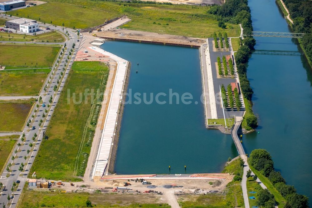 Gelsenkirchen aus der Vogelperspektive: Yachthafen mit Sportboot- Anlegestellen und Bootsliegeplätzen am Uferbereich des Rhein-Herne-Kanal in Gelsenkirchen im Bundesland Nordrhein-Westfalen