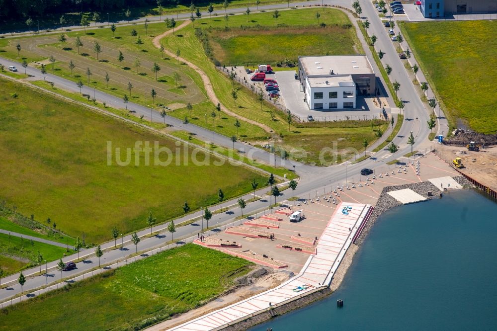 Gelsenkirchen von oben - Yachthafen mit Sportboot- Anlegestellen und Bootsliegeplätzen am Uferbereich des Rhein-Herne-Kanal in Gelsenkirchen im Bundesland Nordrhein-Westfalen