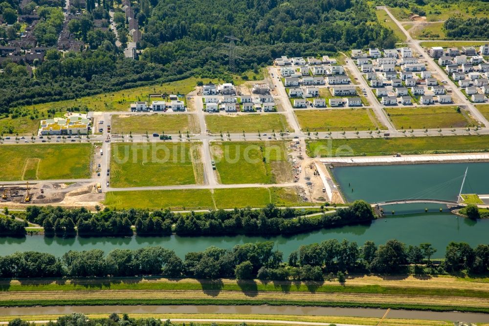 Luftbild Gelsenkirchen - Yachthafen mit Sportboot- Anlegestellen und Bootsliegeplätzen am Uferbereich des Rhein-Herne-Kanal in Gelsenkirchen im Bundesland Nordrhein-Westfalen