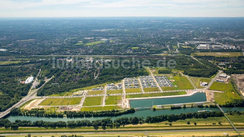 Gelsenkirchen von oben - Yachthafen mit Sportboot- Anlegestellen und Bootsliegeplätzen am Uferbereich des Rhein-Herne-Kanal in Gelsenkirchen im Bundesland Nordrhein-Westfalen