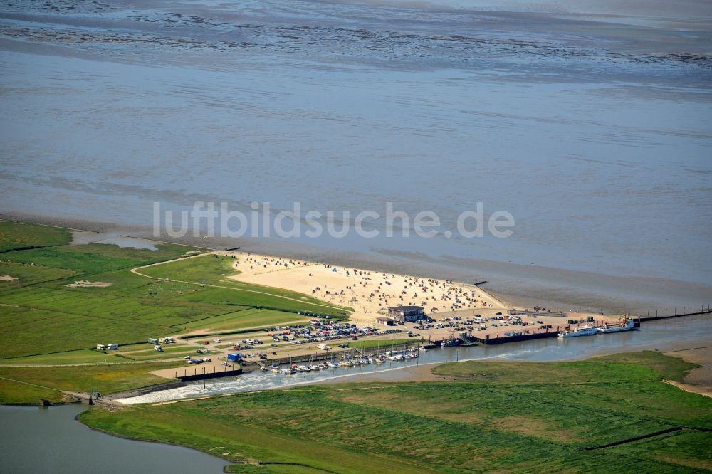 Luftbild Dornum - Yachthafen mit Sportboot- Anlegestellen und Bootsliegeplätzen am Uferbereich des Wichter Ee an der Nordsee- Küste in Dornum im Bundesland Niedersachsen