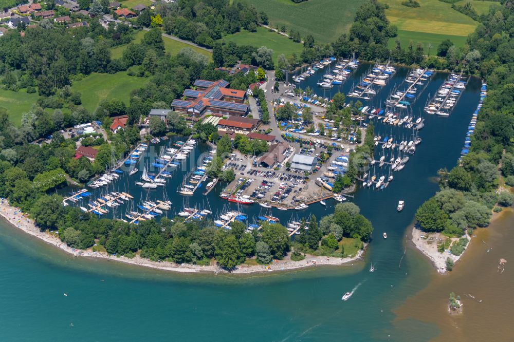 Luftaufnahme Langenargen - Yachthafen am Uferbereich des Bodensee BMK Yachthafen Langenargen in Langenargen im Bundesland Baden-Württemberg, Deutschland