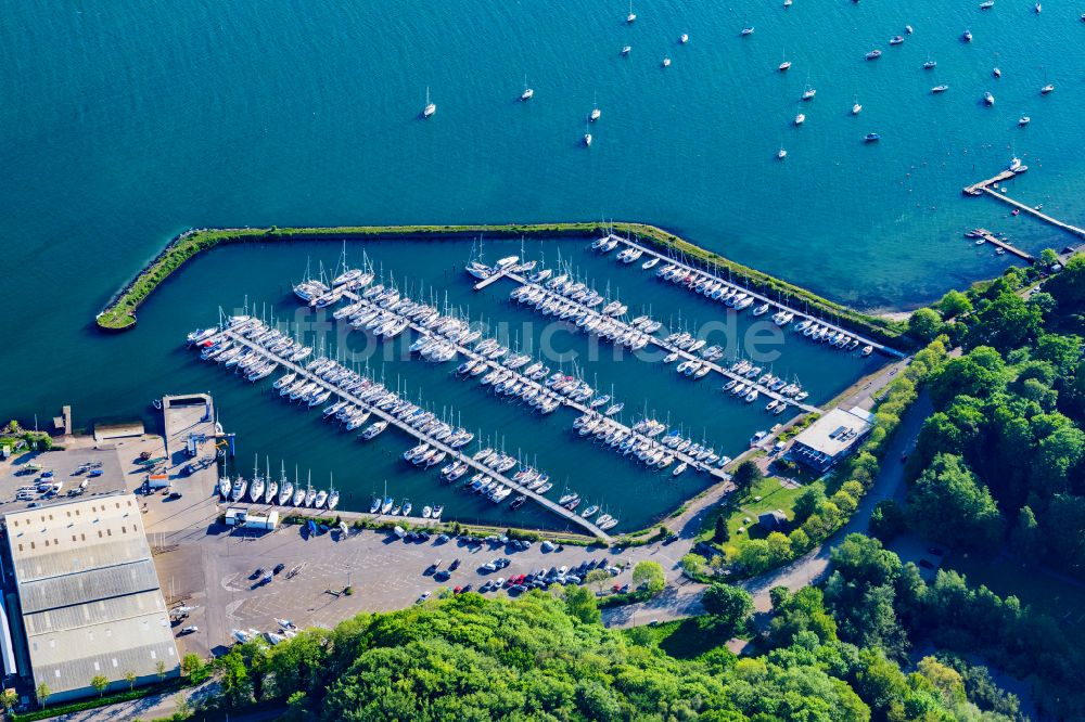 Eckernförde aus der Vogelperspektive: Yachthafen am Uferbereich Eckernförde in Eckernförde im Bundesland Schleswig-Holstein, Deutschland