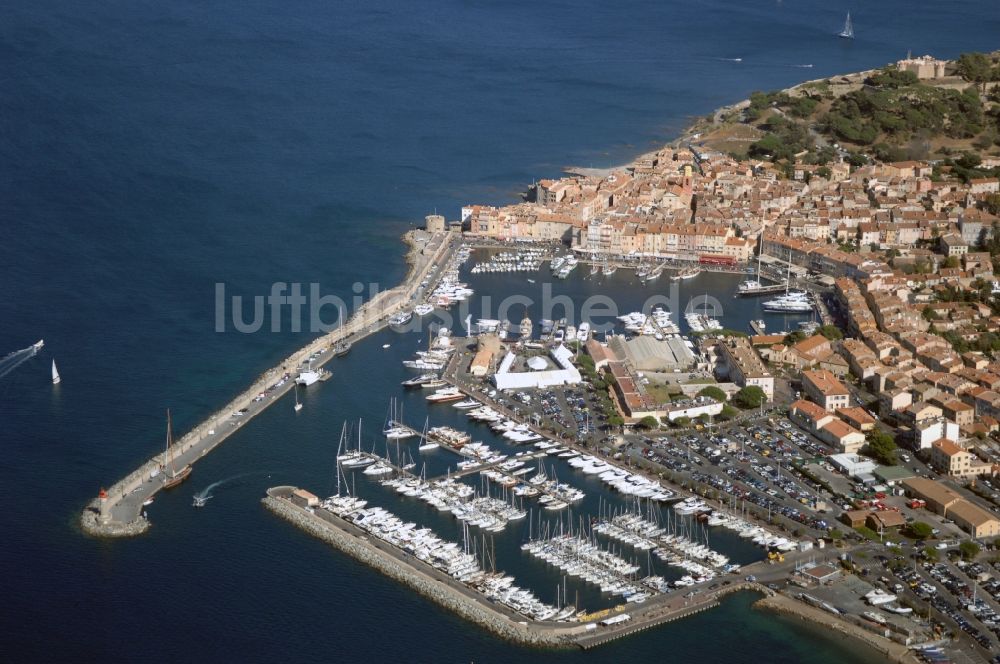 Saint-Tropez aus der Vogelperspektive: Yachthafen am Uferbereich Golfe de Saint-Tropez in Saint-Tropez in Provence-Alpes-Cote d'Azur, Frankreich