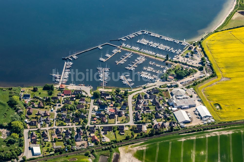 Luftbild Großenbrode - Yachthafen am Uferbereich des Großenbroder Binnensee in Großenbrode im Bundesland Schleswig-Holstein, Deutschland