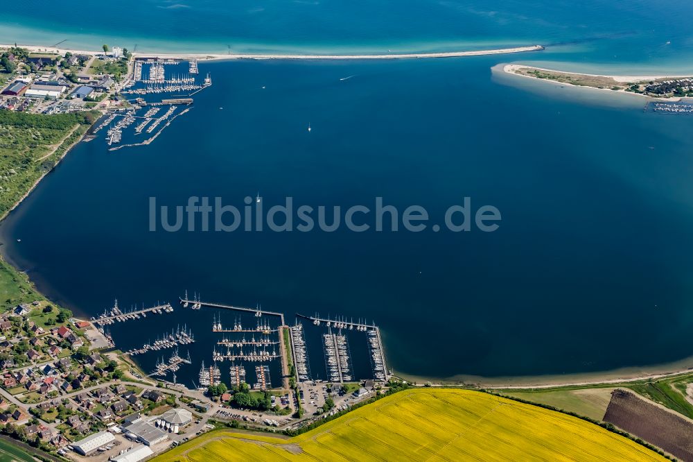 Großenbrode aus der Vogelperspektive: Yachthafen am Uferbereich des Großenbroder Binnensee in Großenbrode im Bundesland Schleswig-Holstein, Deutschland