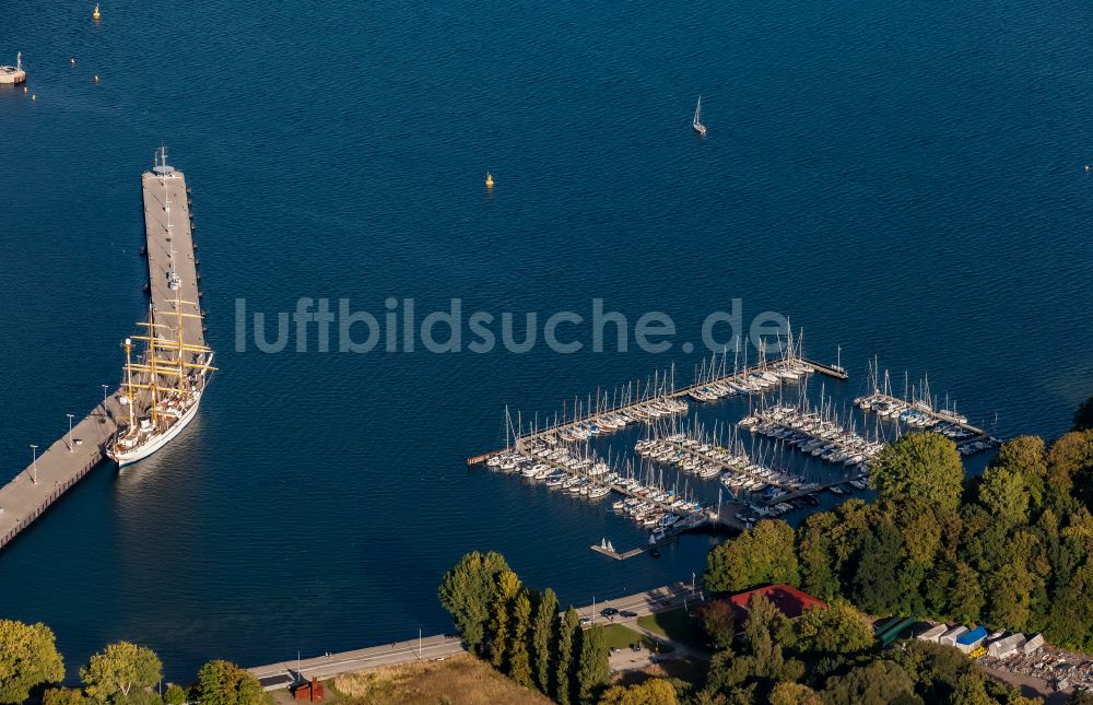 Kiel von oben - Yachthafen am Uferbereich der Kieler Förde in Kiel im Bundesland Schleswig-Holstein, Deutschland