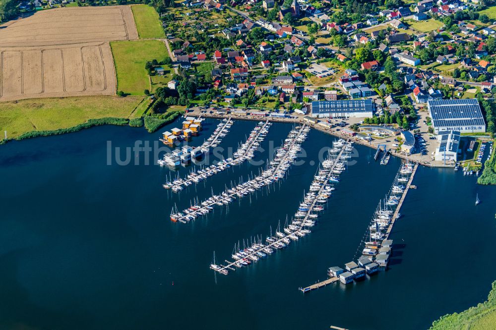 Luftaufnahme Kröslin - Yachthafen am Uferbereich des Krössliner See in Kröslin im Bundesland Mecklenburg-Vorpommern, Deutschland