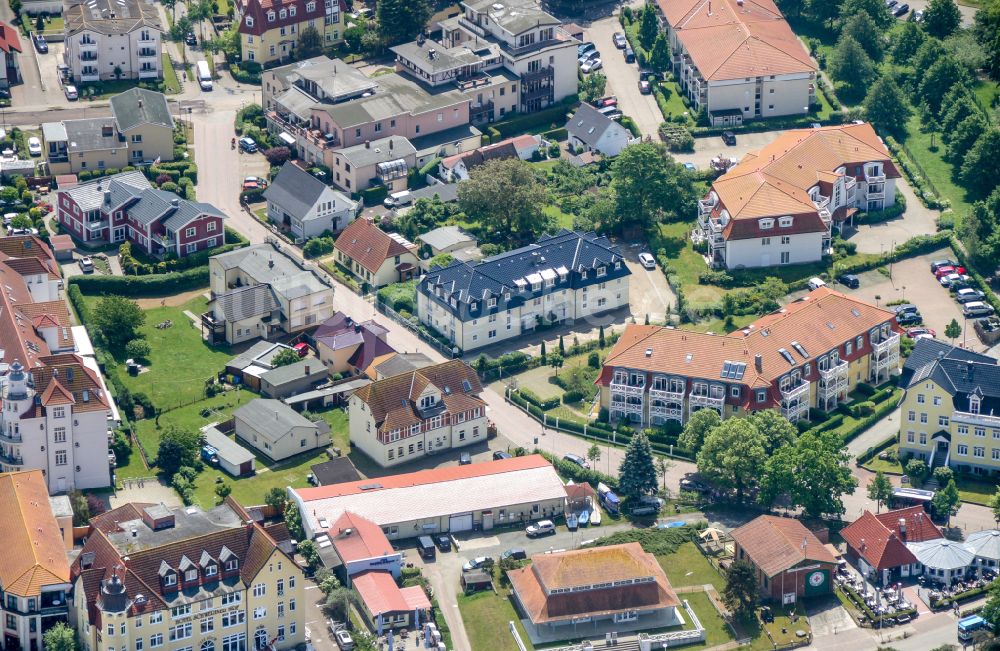 Ostseebad Kühlungsborn von oben - Yachthafen am Uferbereich der Ostsee in Ostseebad Kühlungsborn im Bundesland Mecklenburg-Vorpommern, Deutschland