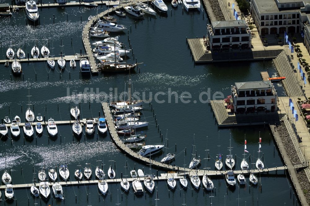 Rostock von oben - Yachthafenresidenz Hohe Düne mit Sportboot- Anlegestellen und Bootsliegeplätzen am Uferbereich von Warnemünde in Rostock im Bundesland Mecklenburg-Vorpommern