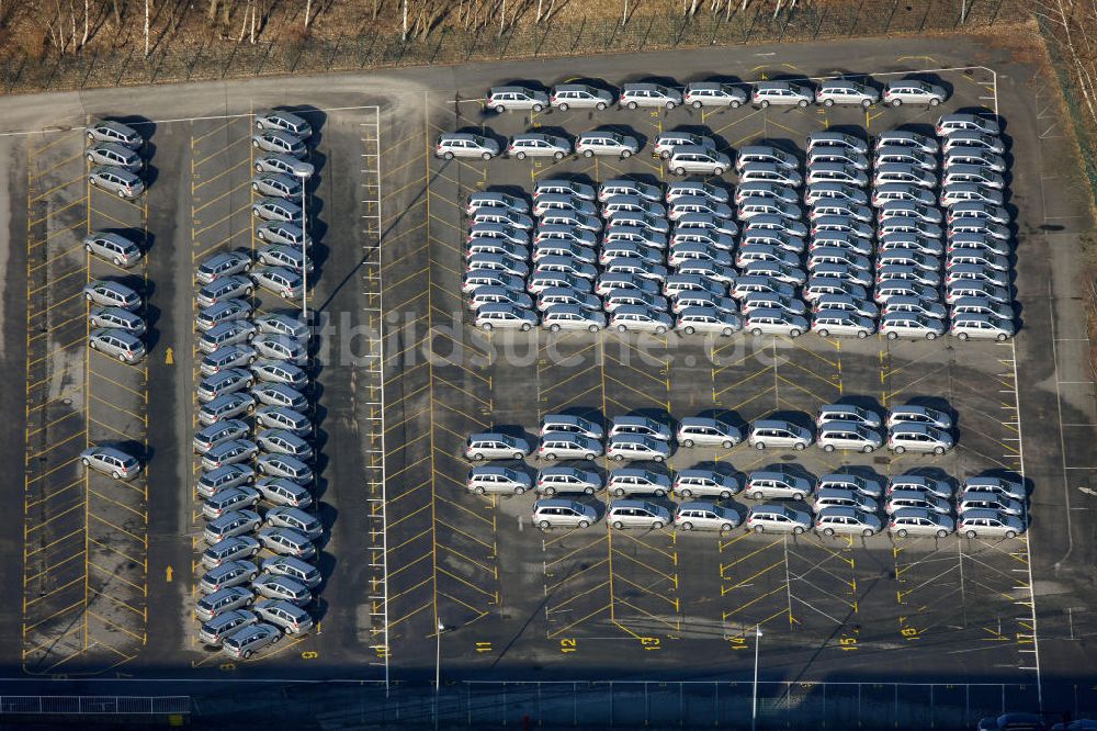 Bochum aus der Vogelperspektive: Zafira - Neuwagen- Abstellflächen am Opel-Werk in Bochum