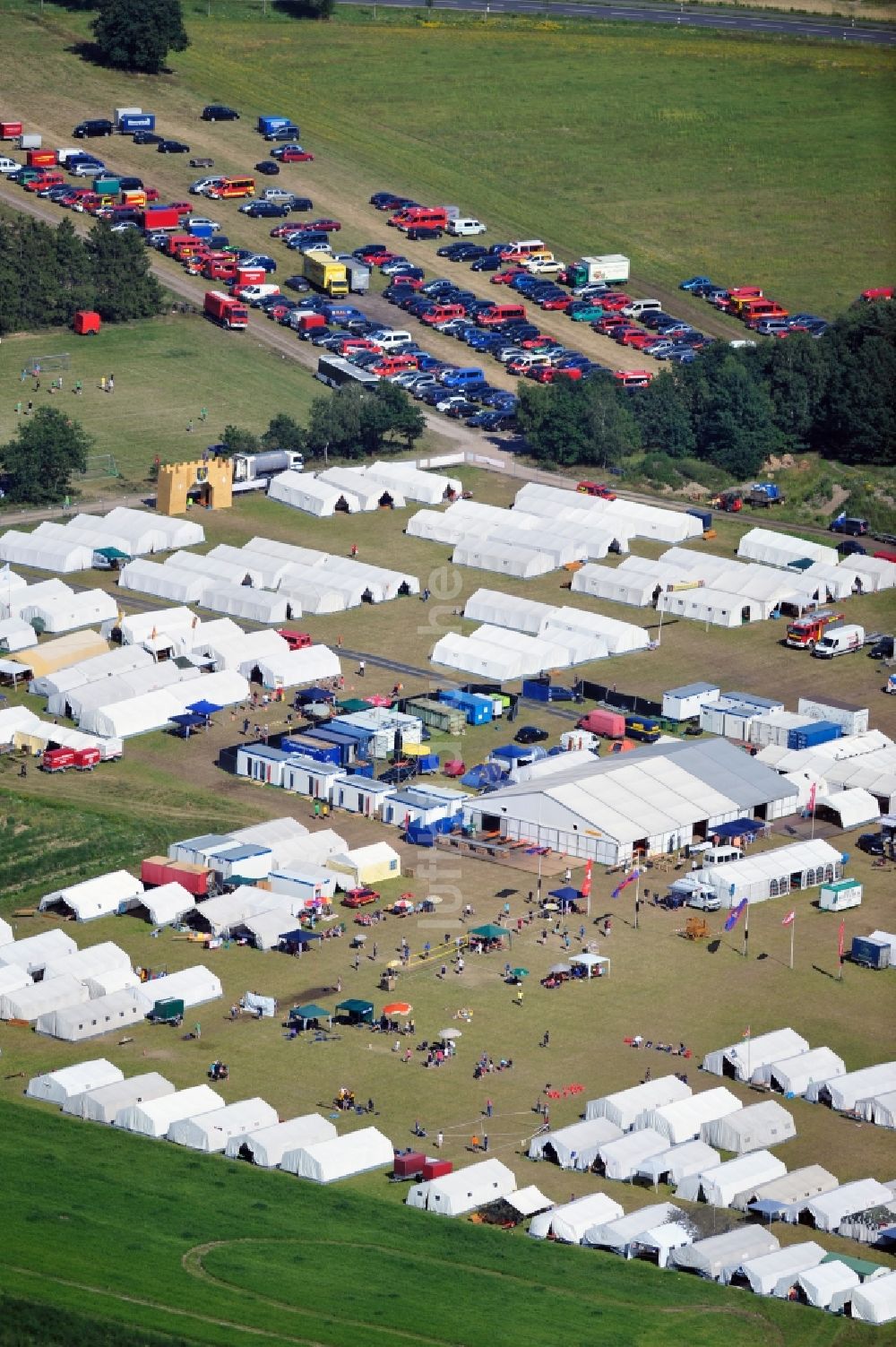 Garlstorf von oben - Zeltlager des Jugendfeuerwehr-Camps des Landkreises Harburg