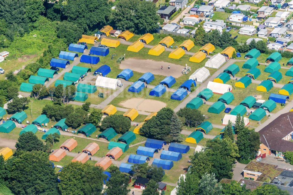 Grömitz von oben - Zeltlager der Ostsee in Grömitz im Bundesland Schleswig-Holstein