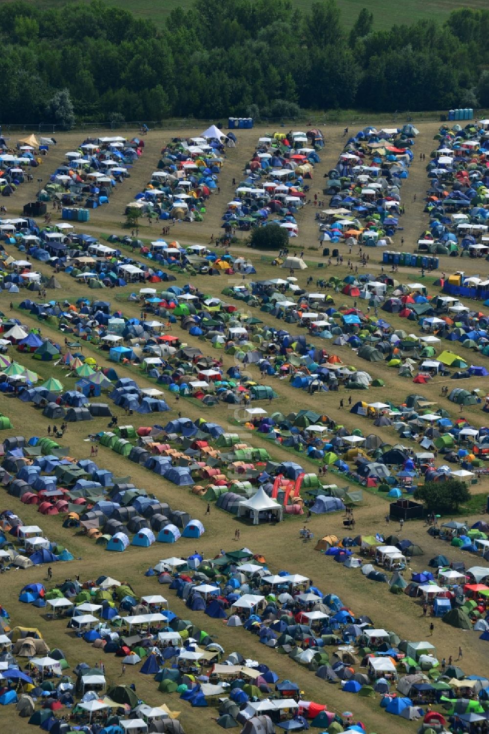 Luftbild Gräfenhainichen - Zeltplatz- Landschaft der Besucher des Melt! Festival in der Eisenstadt Ferropolis in Gräfenhainichen im Bundesland Sachsen-Anhalt