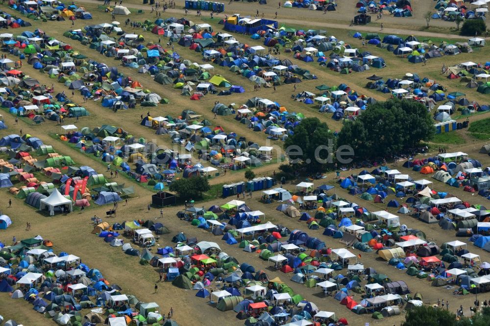 Gräfenhainichen von oben - Zeltplatz- Landschaft der Besucher des Melt! Festival in der Eisenstadt Ferropolis in Gräfenhainichen im Bundesland Sachsen-Anhalt