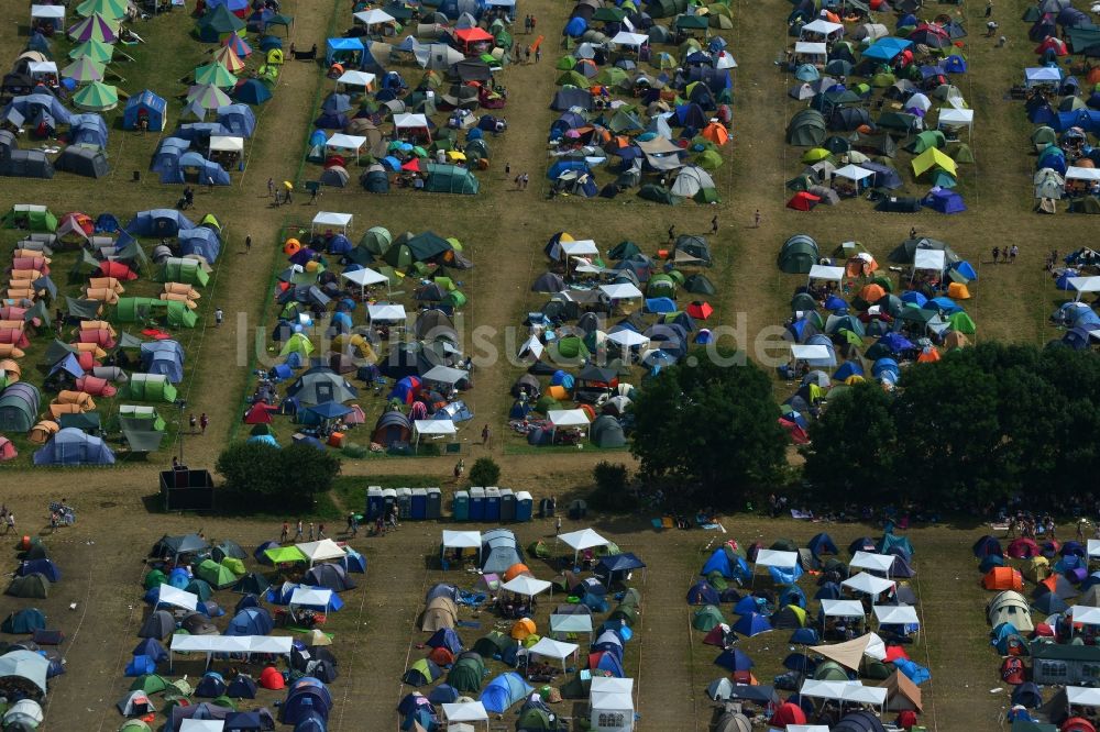 Luftbild Gräfenhainichen - Zeltplatz- Landschaft der Besucher des Melt! Festival in der Eisenstadt Ferropolis in Gräfenhainichen im Bundesland Sachsen-Anhalt