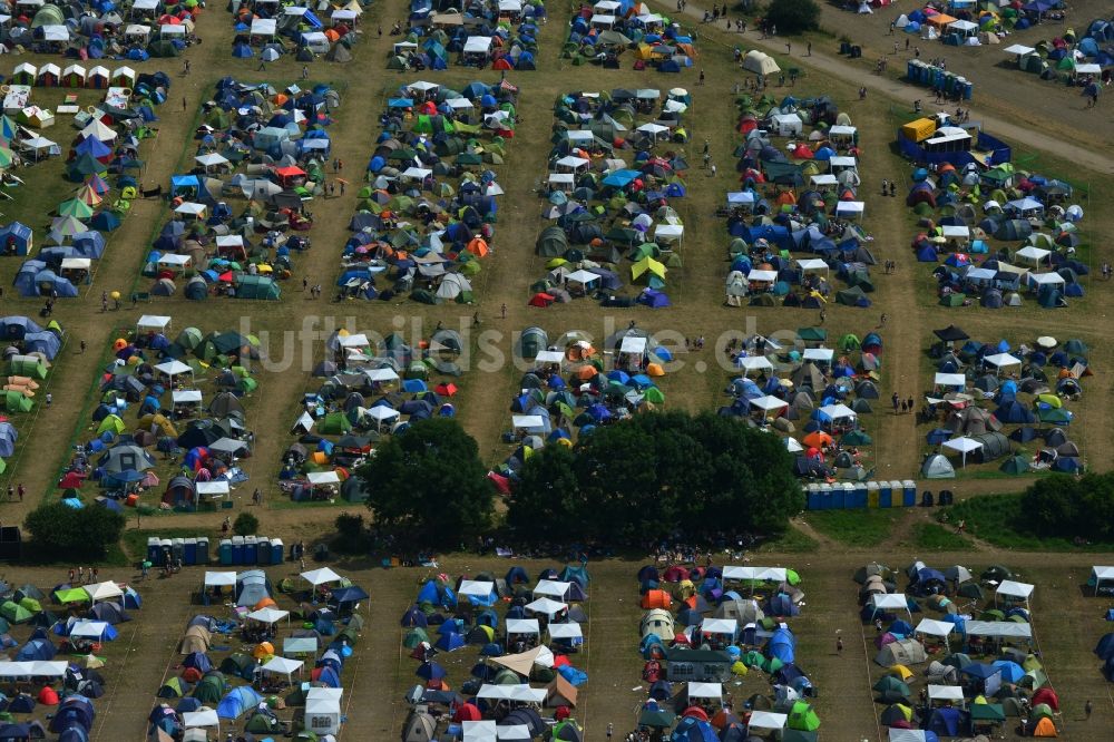 Luftaufnahme Gräfenhainichen - Zeltplatz- Landschaft der Besucher des Melt! Festival in der Eisenstadt Ferropolis in Gräfenhainichen im Bundesland Sachsen-Anhalt