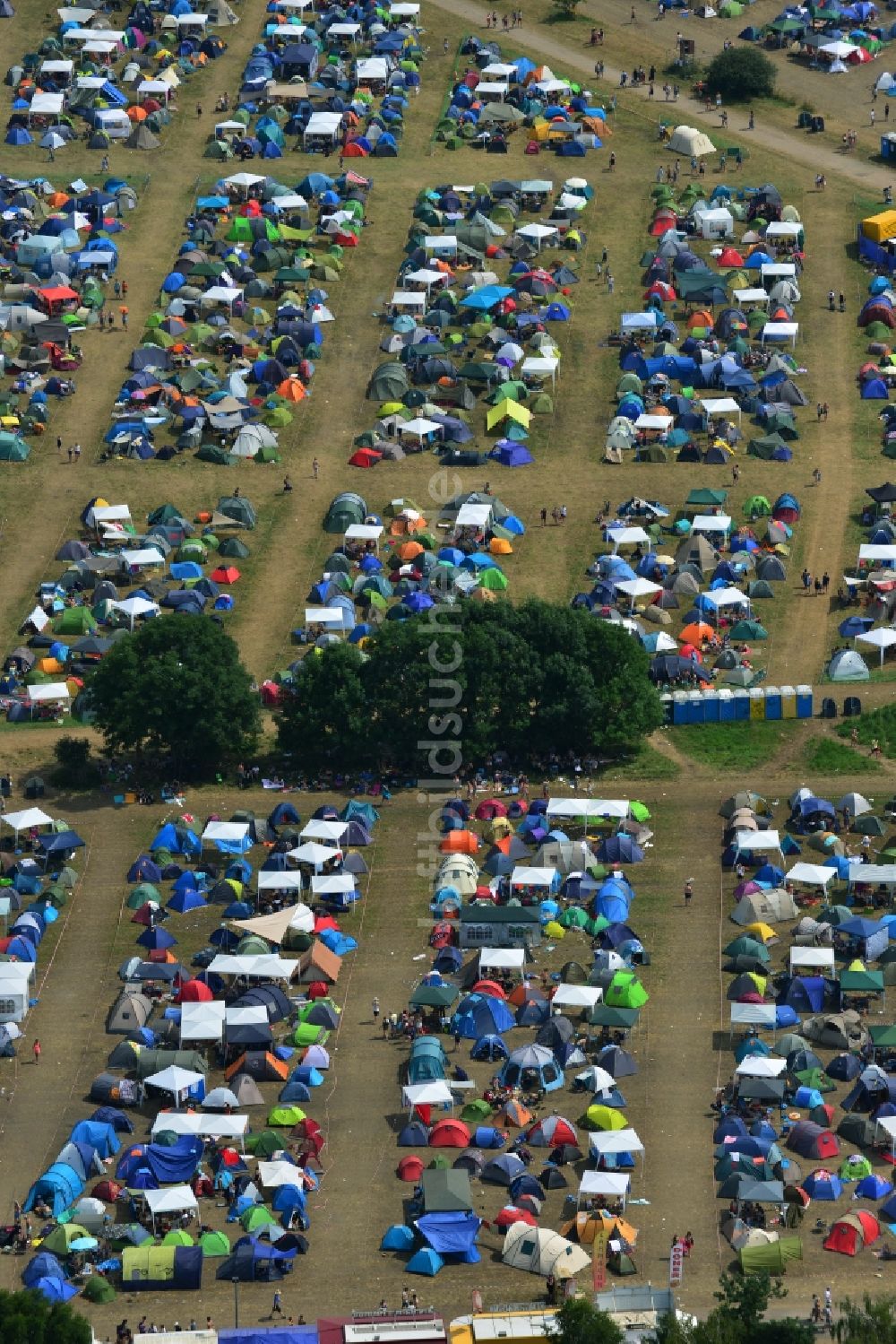 Gräfenhainichen von oben - Zeltplatz- Landschaft der Besucher des Melt! Festival in der Eisenstadt Ferropolis in Gräfenhainichen im Bundesland Sachsen-Anhalt