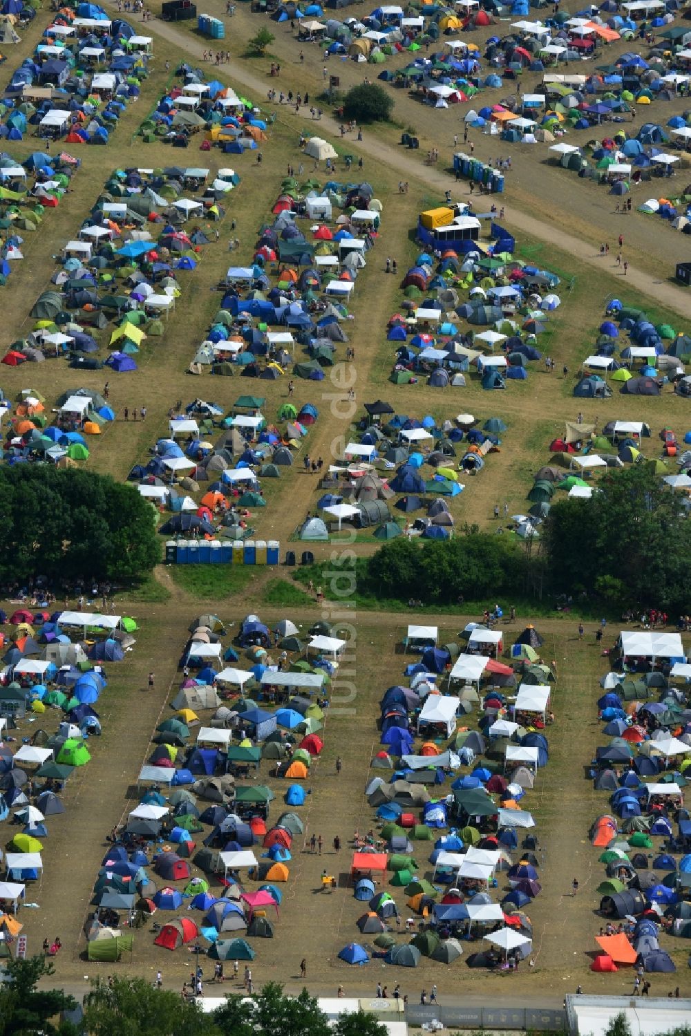 Gräfenhainichen aus der Vogelperspektive: Zeltplatz- Landschaft der Besucher des Melt! Festival in der Eisenstadt Ferropolis in Gräfenhainichen im Bundesland Sachsen-Anhalt