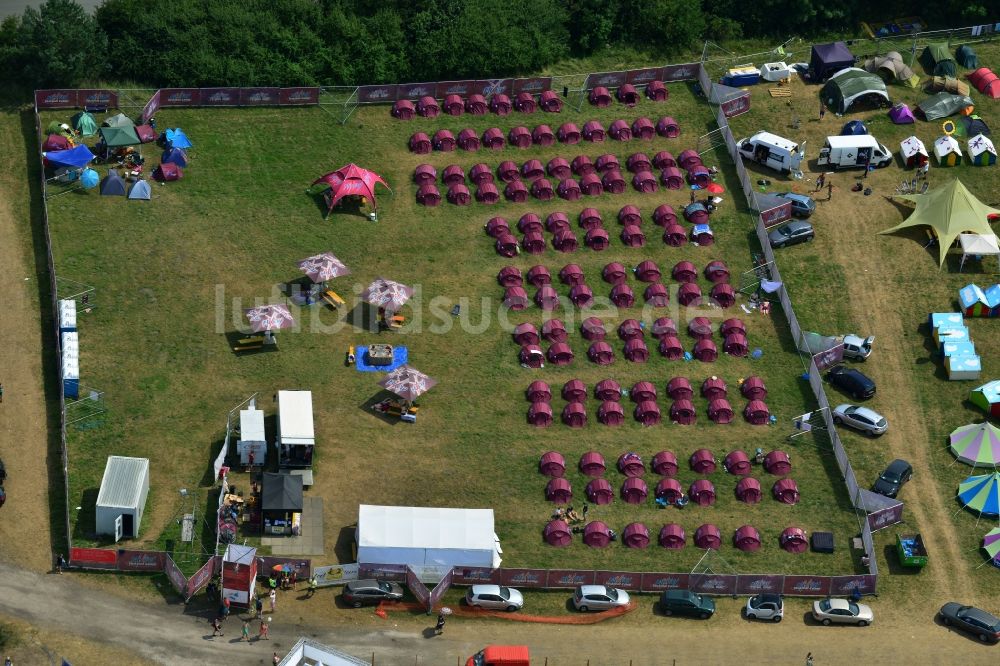 Luftbild Gräfenhainichen - Zeltplatz- Landschaft der Besucher des Melt! Festival in der Eisenstadt Ferropolis in Gräfenhainichen im Bundesland Sachsen-Anhalt