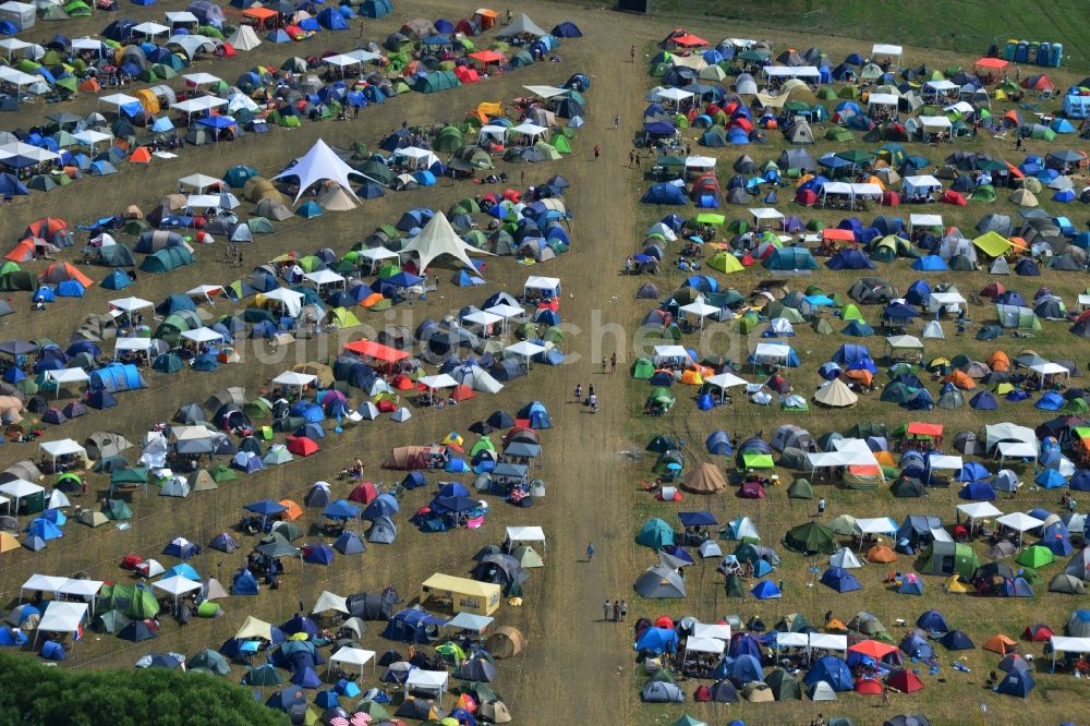 Luftaufnahme Gräfenhainichen - Zeltplatz- Landschaft der Besucher des Melt! Festival in der Eisenstadt Ferropolis in Gräfenhainichen im Bundesland Sachsen-Anhalt