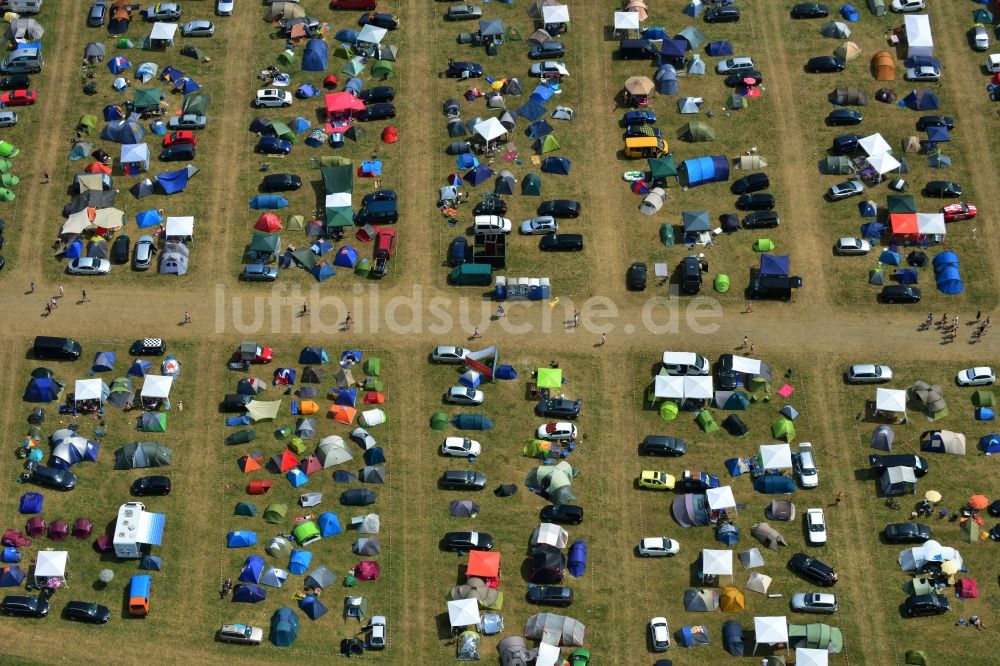 Gräfenhainichen aus der Vogelperspektive: Zeltplatz- Landschaft der Besucher des Melt! Festival in der Eisenstadt Ferropolis in Gräfenhainichen im Bundesland Sachsen-Anhalt