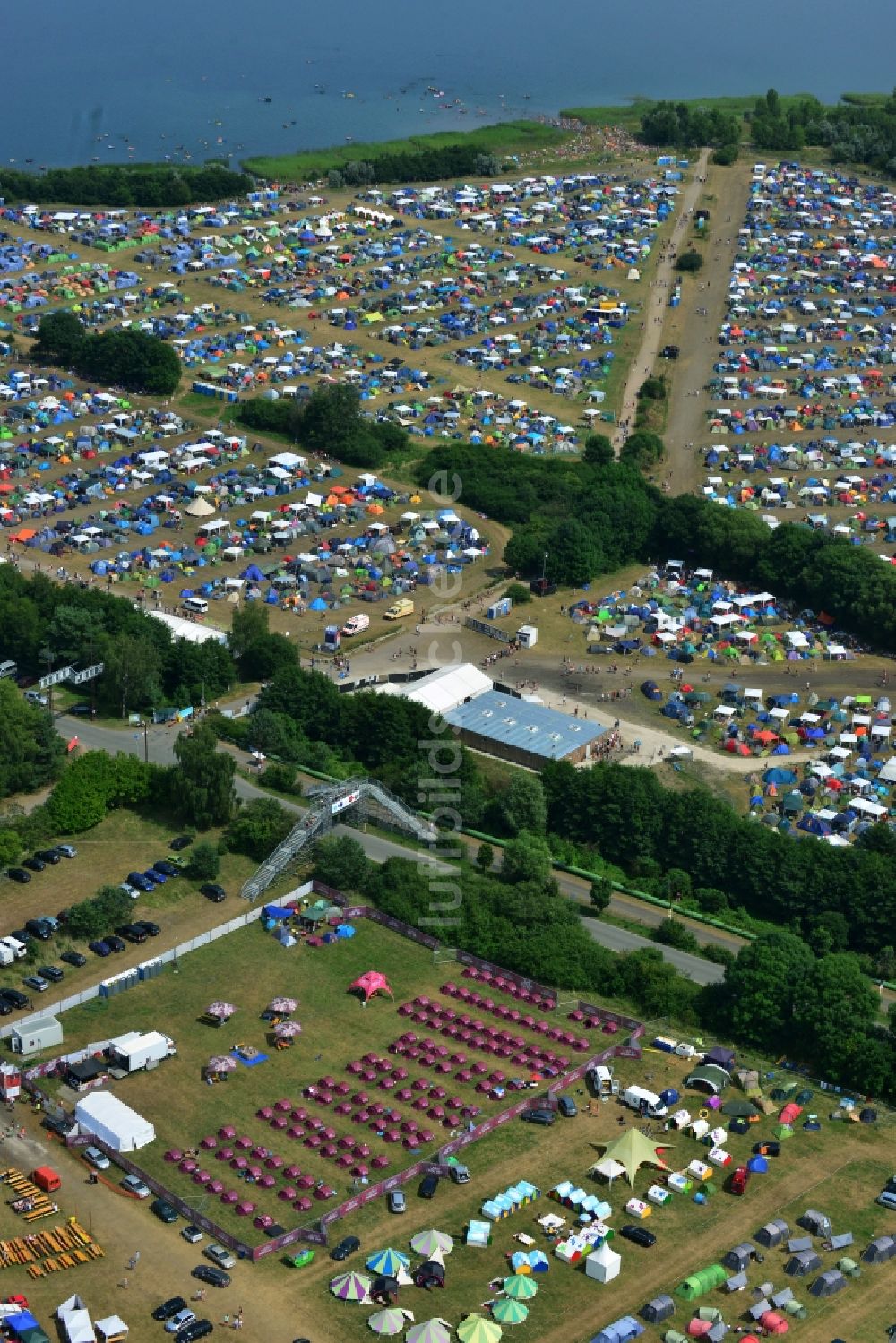 Luftbild Gräfenhainichen - Zeltplatz- Landschaft der Besucher des Melt! Festival in der Eisenstadt Ferropolis in Gräfenhainichen im Bundesland Sachsen-Anhalt