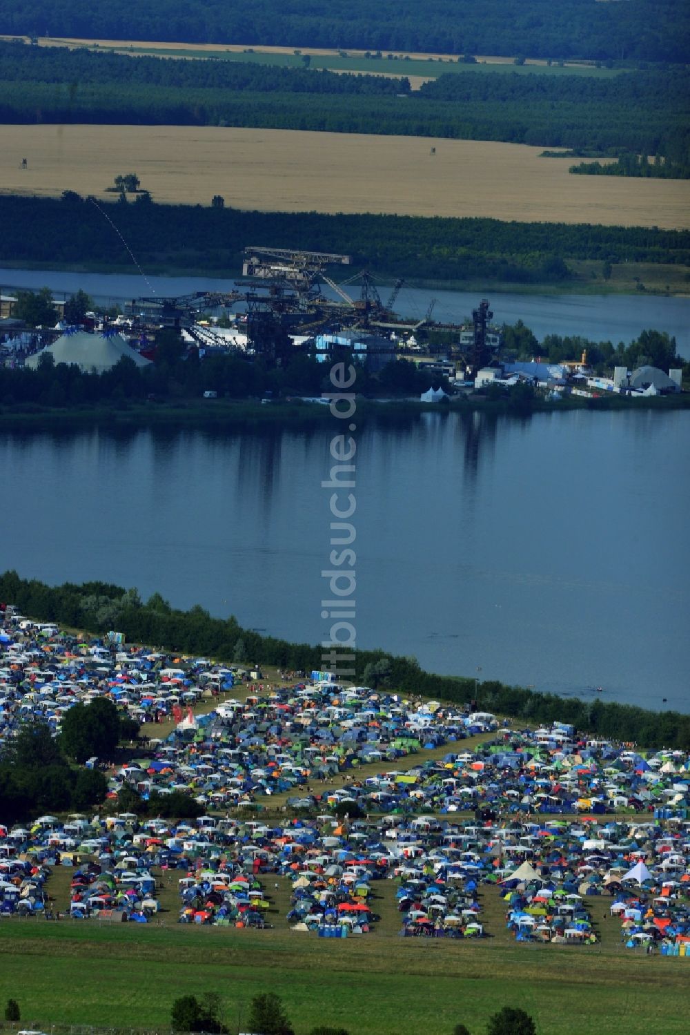 Luftbild Gräfenhainichen - Zeltplatz- Landschaft der Besucher des Melt! Festival in der Eisenstadt Ferropolis in Gräfenhainichen im Bundesland Sachsen-Anhalt