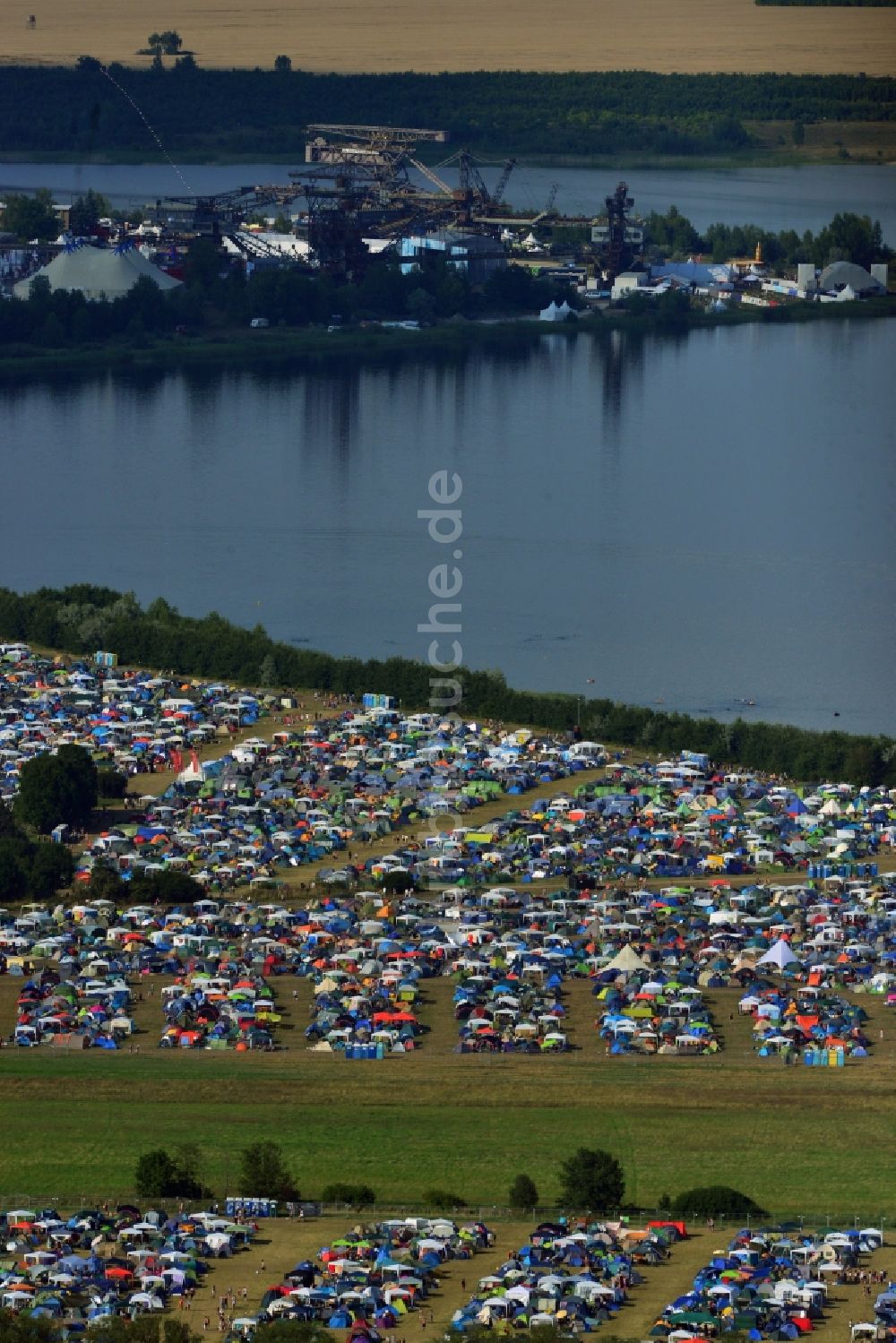 Luftaufnahme Gräfenhainichen - Zeltplatz- Landschaft der Besucher des Melt! Festival in der Eisenstadt Ferropolis in Gräfenhainichen im Bundesland Sachsen-Anhalt