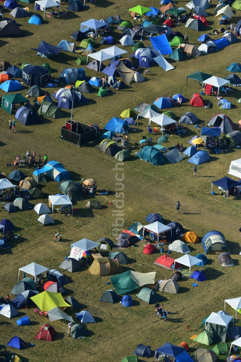 Gräfenhainichen aus der Vogelperspektive: Zeltplatz- Landschaft der Besucher des Melt! Festival in der Eisenstadt Ferropolis in Gräfenhainichen im Bundesland Sachsen-Anhalt