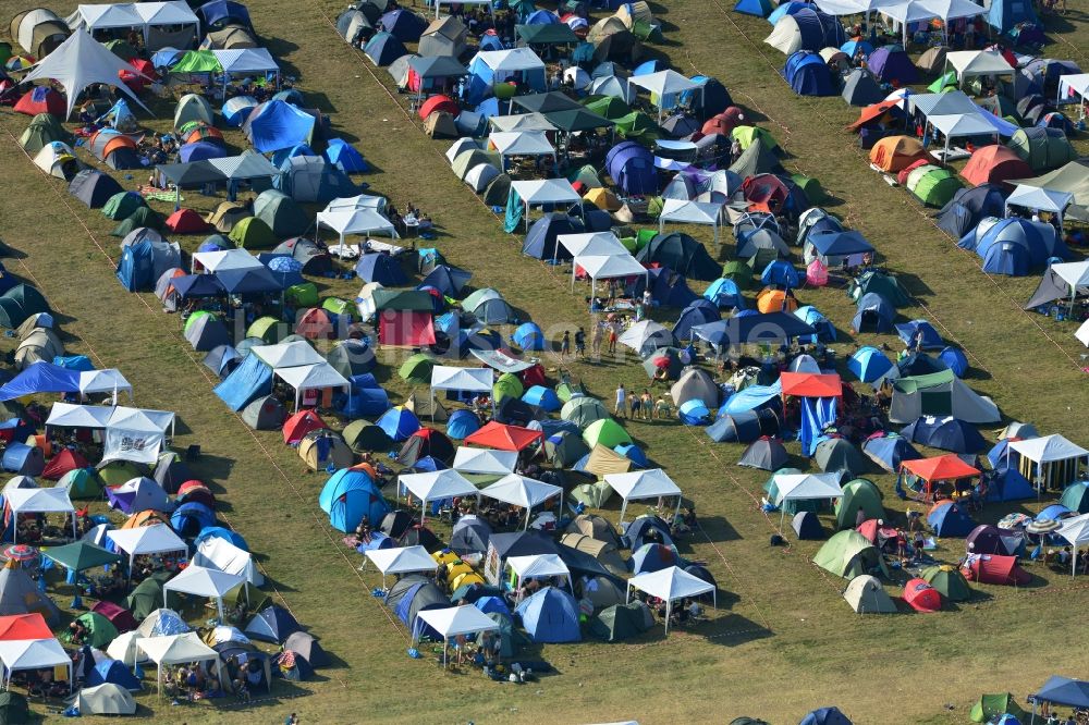 Gräfenhainichen von oben - Zeltplatz- Landschaft der Besucher des Melt! Festival in der Eisenstadt Ferropolis in Gräfenhainichen im Bundesland Sachsen-Anhalt