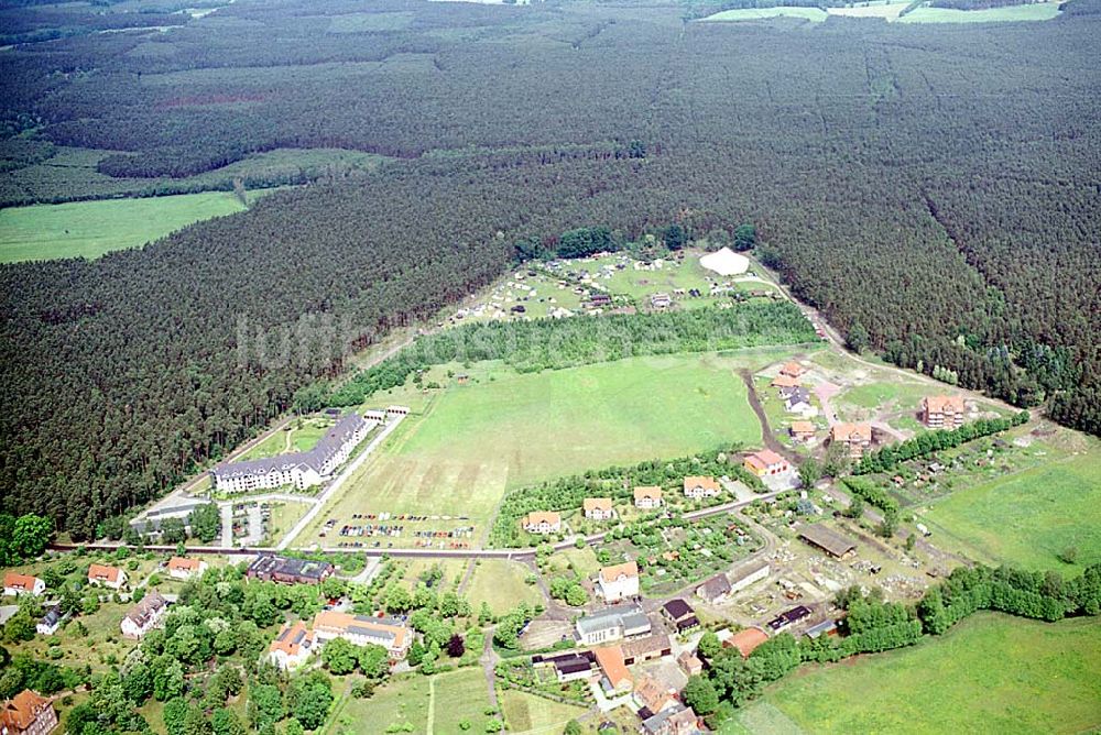 Hohenziatz/ Sachsen-Anhalt von oben - Zeltsiedlung bei Hohenziatz östlich von Magdeburg. Datum: 31.05.2003