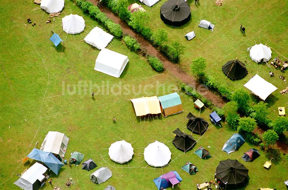 Hohenziatz/ Sachsen-Anhalt von oben - Zeltsiedlung bei Hohenziatz östlich von Magdeburg. Datum: 31.05.2003