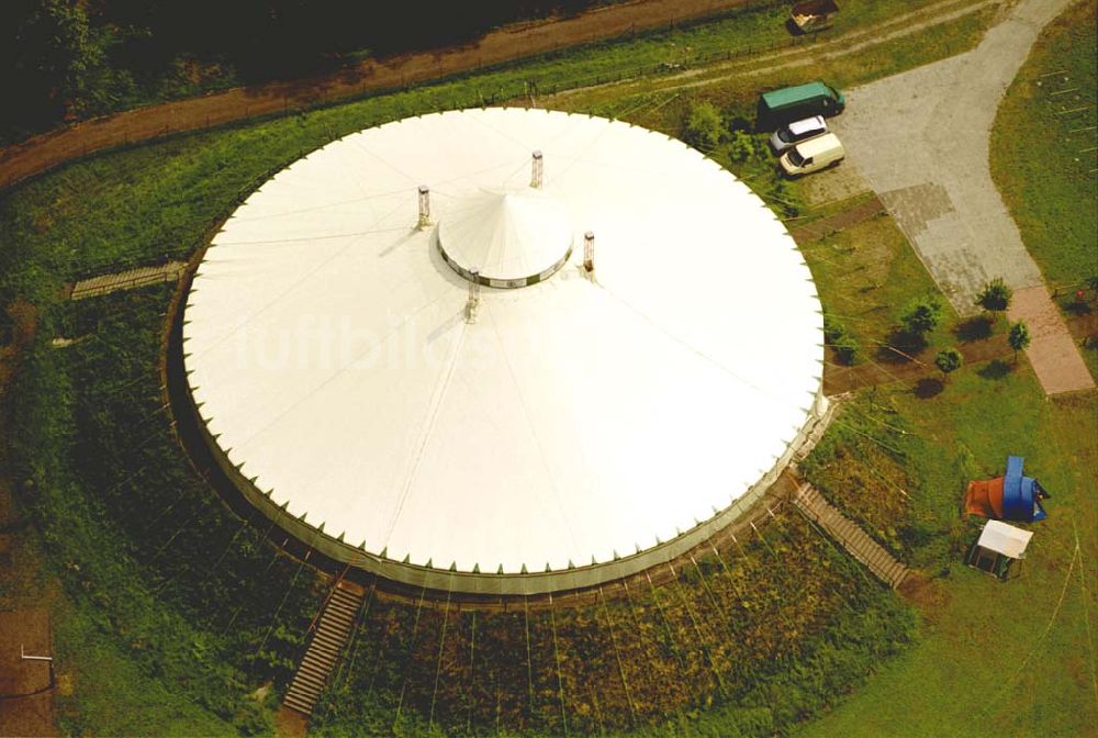 Hohenziatz/ Sachsen-Anhalt aus der Vogelperspektive: Zeltsiedlung bei Hohenziatz östlich von Magdeburg. Datum: 31.05.2003