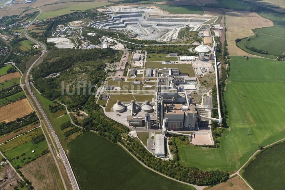 Bernburg (Saale) von oben - Zement- Tagebau und Baustoff- Werk im Gewerbe- und Industriegebiet Schwenk in Bernburg (Saale) im Bundesland Sachsen-Anhalt, Deutschland