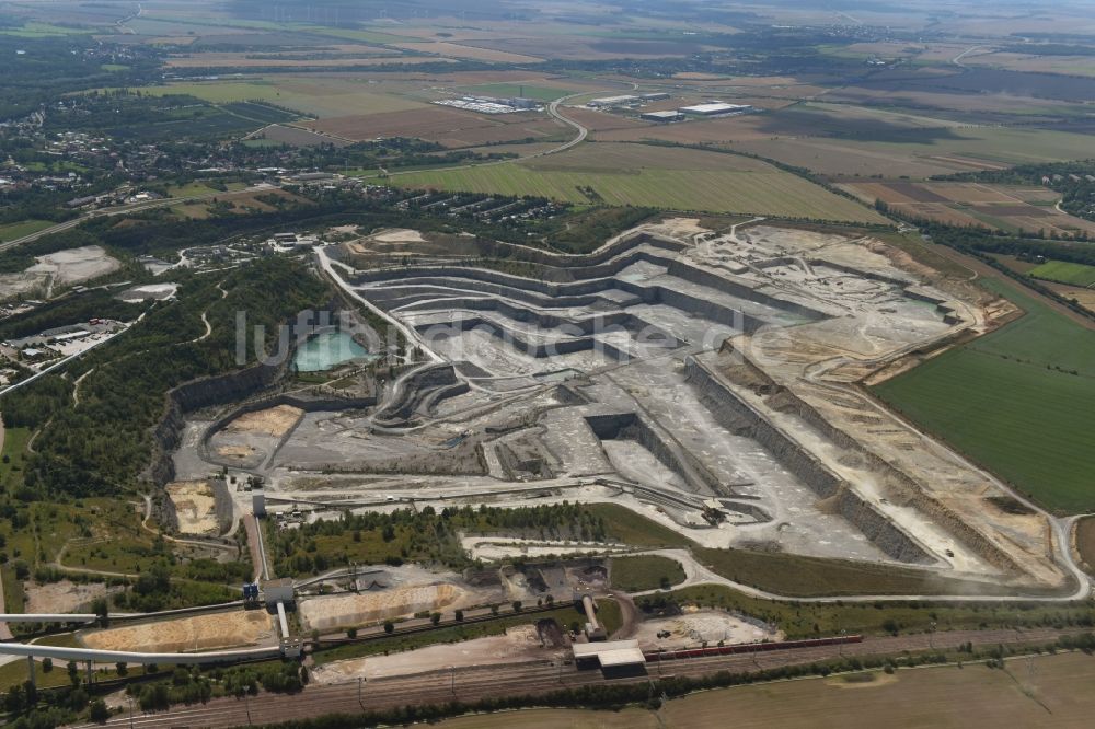 Luftbild Bernburg (Saale) - Zement- Tagebau und Baustoff- Werk im Gewerbe- und Industriegebiet Schwenk in Bernburg (Saale) im Bundesland Sachsen-Anhalt, Deutschland